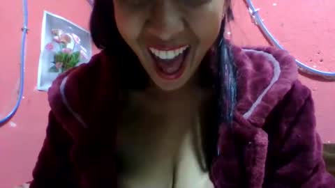 Snapshot of julie0612 chatting on 06-07-26, 06:33 julie0612 online show from 06-07-26, 06:33