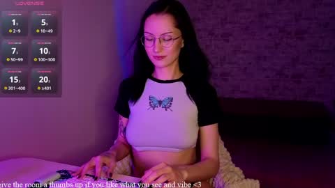 Snapshot of julie__rayls chatting on 06-04-26, 12:44 see u next time 1700 UTC 0 3 online show from 06-04-26, 12:44