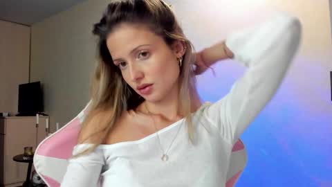 Julie online show from 09-26-25, 05:28