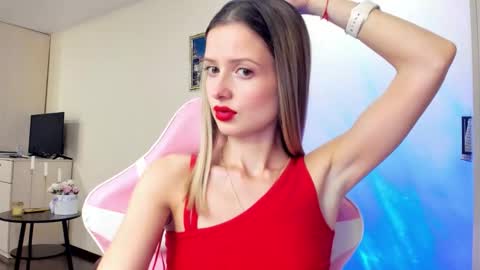 Julie online show from 10-05-25, 02:48