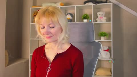Julie Lucasss online show from 04-08-26, 12:21