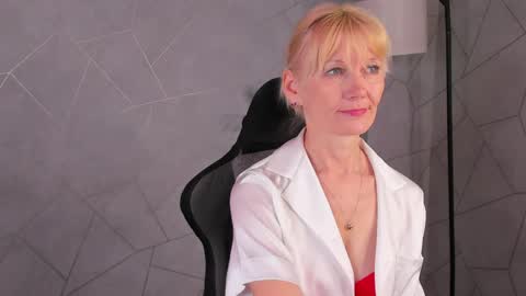 Julie Lucasss online show from 05-15-26, 11:01