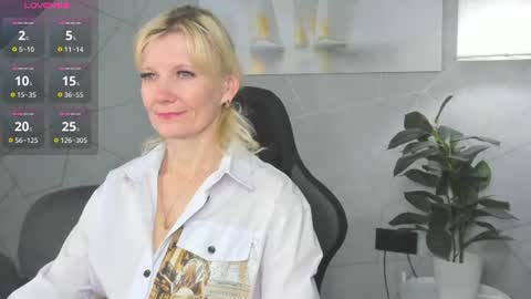 Snapshot of julie_lucasss chatting on 07-05-26, 11:56 Julie Lucasss online show from 07-05-26, 11:56