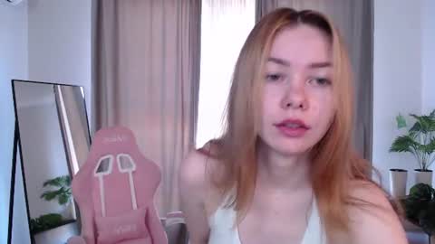 Snapshot of julie_meow246 chatting on 06-14-26, 06:59 Julie online show from 06-14-26, 06:59