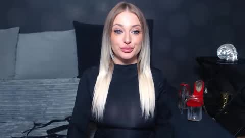 julia online show from 03-31-26, 10:54