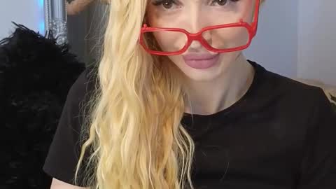 Julia online show from 09-15-25, 11:43