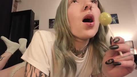 juliet_sourire online show from 02-13-25, 02:12