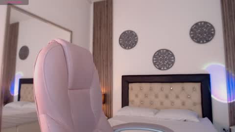 Snapshot of julieta_de_los_angeles chatting on 12-14-24, 09:02 Julieta online show from 12-14-24, 09:02