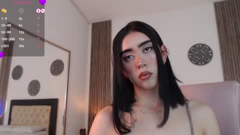 Snapshot of julieta_de_los_angeles chatting on 12-27-24, 08:50 Julieta online show from 12-27-24, 08:50