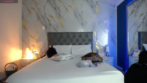 Snapshot of julieta_de_los_angeles chatting on 02-19-25, 03:39 Julieta online show from 02-19-25, 03:39