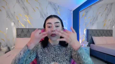 Snapshot of julieta_de_los_angeles chatting on 02-21-25, 03:56 Julieta online show from 02-21-25, 03:56