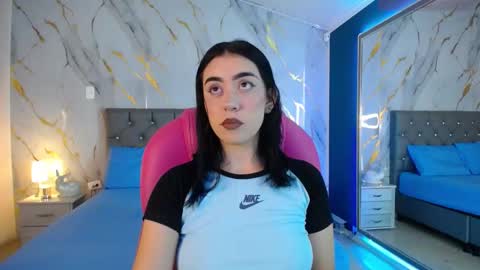 Snapshot of julieta_de_los_angeles chatting on 03-10-25, 03:34 Julieta online show from 03-10-25, 03:34