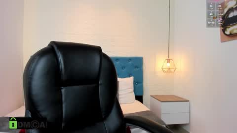 Snapshot of julieta_miller01 chatting on 09-10-25, 11:43 Julieta Mille online show from 09-10-25, 11:43