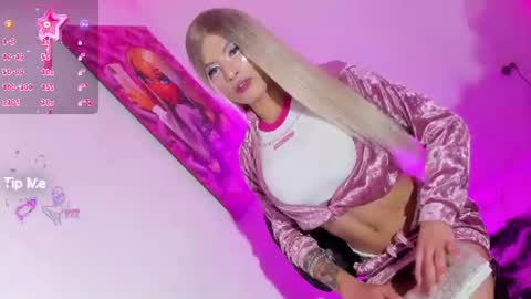Snapshot of julieta_princess_ chatting on 06-18-26, 04:02 online show from 06-18-26, 04:02