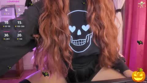 Snapshot of julietacollins_ chatting on 10-31-25, 02:29 Juliet online show from 10-31-25, 02:29