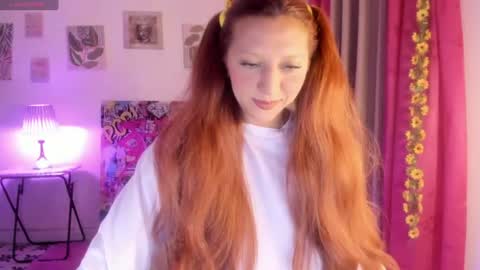 Snapshot of julietacollinss chatting on 07-14-26, 12:35 Julieta online show from 07-14-26, 12:35