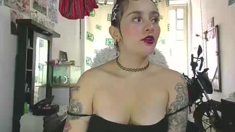 Snapshot of julietajaguar chatting on 05-27-26, 02:47 Julieta Jaguar online show from 05-27-26, 02:47