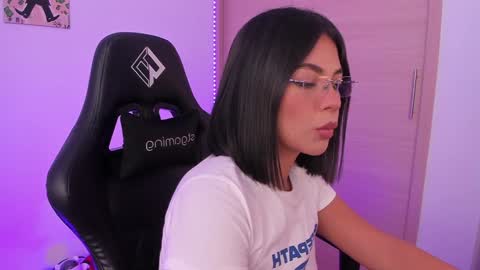 Snapshot of julietariverss chatting on 01-20-25, 01:53 Julieta online show from 01-20-25, 01:53