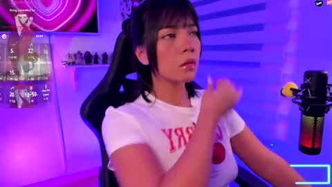 Snapshot of julietariverss chatting on 10-23-25, 12:10 Julieta online show from 10-23-25, 12:10