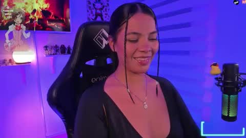 Snapshot of julietariverss chatting on 11-21-25, 06:45 Julieta online show from 11-21-25, 06:45