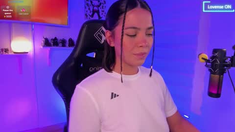 Snapshot of julietariverss chatting on 02-17-26, 05:37 Julieta online show from 02-17-26, 05:37