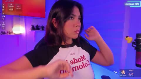 Snapshot of julietariverss chatting on 02-20-26, 01:24 Julieta online show from 02-20-26, 01:24