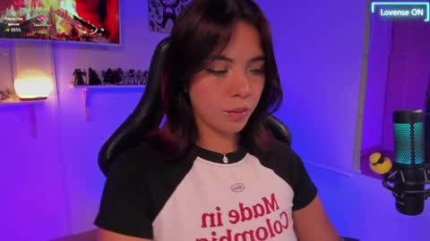 Snapshot of julietariverss chatting on 03-28-26, 08:41 Julieta online show from 03-28-26, 08:41