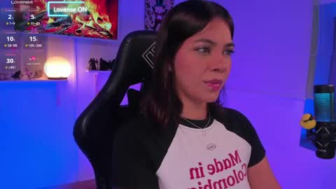 Snapshot of julietariverss chatting on 04-22-26, 11:01 Julieta online show from 04-22-26, 11:01
