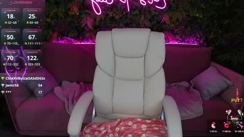 Snapshot of julietdream chatting on 02-26-25, 02:03 J U L I E T online show from 02-26-25, 02:03