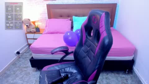 Snapshot of julieth_love_ chatting on 09-16-25, 01:45 Julieth online show from 09-16-25, 01:45