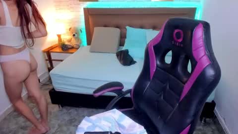 Snapshot of julieth_love_ chatting on 10-06-25, 12:57 Julieth online show from 10-06-25, 12:57