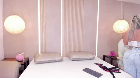 Snapshot of julietha_taylor chatting on 08-03-26, 03:05 Julietha online show from 08-03-26, 03:05
