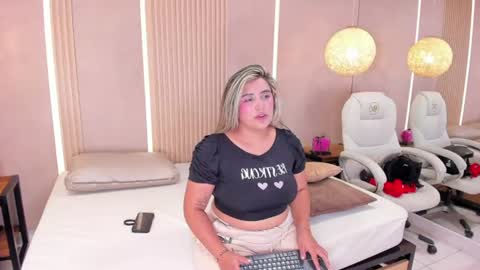 Snapshot of julietha_taylor chatting on 08-04-26, 02:26 Julietha online show from 08-04-26, 02:26