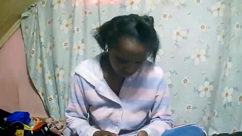 Snapshot of juliette9794 chatting on 09-19-25, 04:25 juliette9794 online show from 09-19-25, 04:25