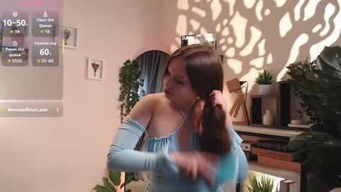 Snapshot of juliette_junson chatting on 05-12-26, 12:35 Julie online show from 05-12-26, 12:35