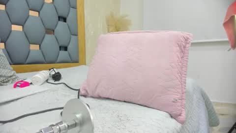 juliette_pretty_ online show from 03-18-26, 09:40