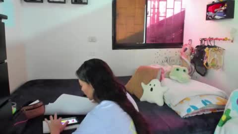 Snapshot of juliette_sweet05 chatting on 10-16-25, 05:25 juliette online show from 10-16-25, 05:25