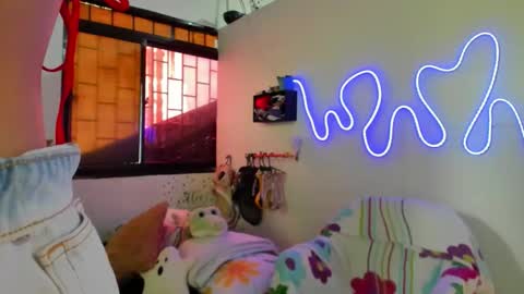 Snapshot of juliette_sweet05 chatting on 10-19-25, 03:12 juliette online show from 10-19-25, 03:12