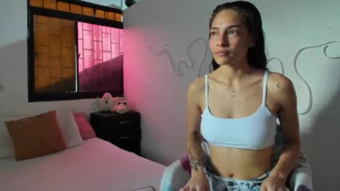 Snapshot of juliette_sweet05 chatting on 11-09-25, 04:05 juliette online show from 11-09-25, 04:05