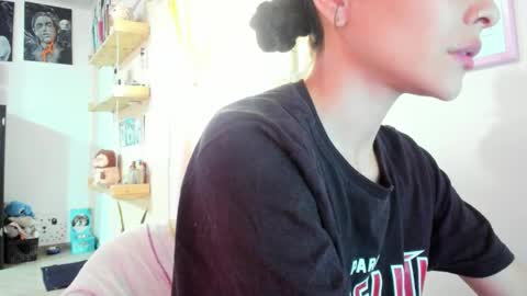 Snapshot of juliette_sweet05 chatting on 12-01-25, 08:03 juliette online show from 12-01-25, 08:03