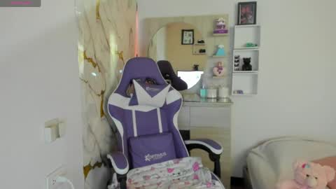 Snapshot of juliette_sweet05 chatting on 05-09-26, 05:29 juliette online show from 05-09-26, 05:29