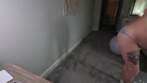 Snapshot of juliewets chatting on 12-11-24, 05:26 Julie online show from 12-11-24, 05:26