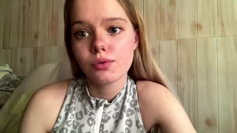 Snapshot of juligwartney chatting on 06-12-26, 03:44 Malin online show from 06-12-26, 03:44