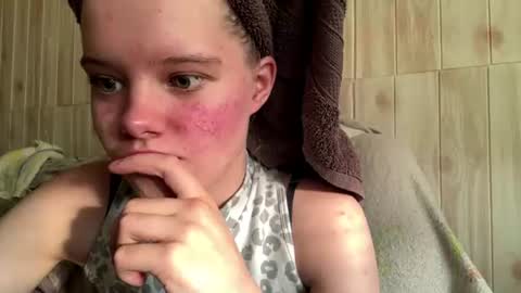 Snapshot of juligwartney chatting on 06-14-26, 03:14 Malin online show from 06-14-26, 03:14