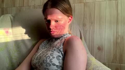 Snapshot of juligwartney chatting on 06-17-26, 03:24 Malin online show from 06-17-26, 03:24
