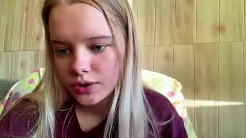 Snapshot of juligwartney chatting on 06-24-26, 03:22 Malin online show from 06-24-26, 03:22