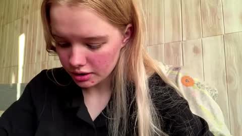 Snapshot of juligwartney chatting on 07-05-26, 03:19 Malin online show from 07-05-26, 03:19
