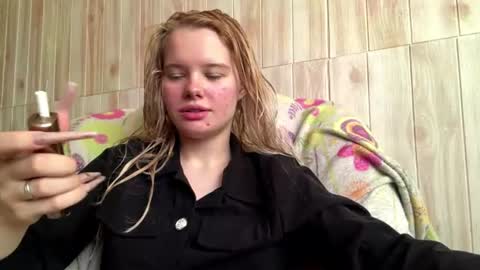 Snapshot of juligwartney chatting on 07-06-26, 06:21 Malin online show from 07-06-26, 06:21