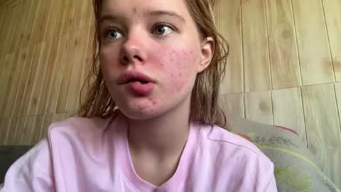 Snapshot of juligwartney chatting on 07-22-26, 06:05 Malin online show from 07-22-26, 06:05