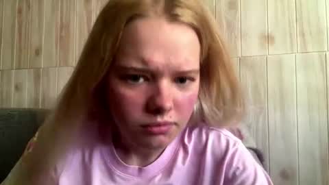 Snapshot of juligwartney chatting on 07-28-26, 07:04 Malin online show from 07-28-26, 07:04
